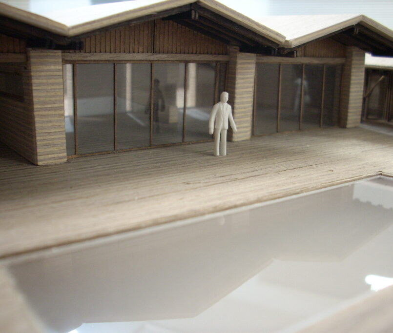 Maqueta de madera, casa de un piso con albeca